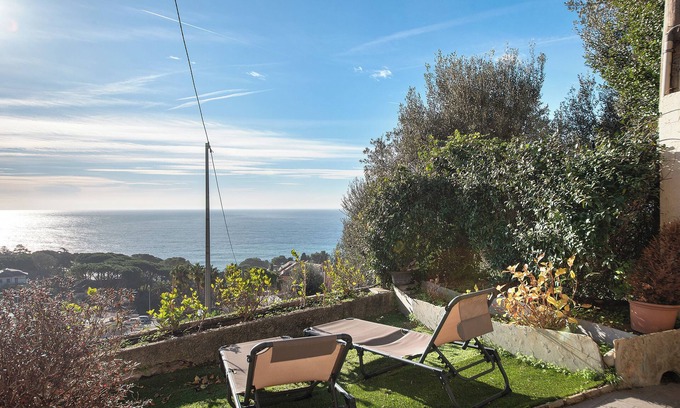 Pieve Ligure Apartment | Apartment 'Gli Ulivi Di Bogliasco - Ulivi 4' with Sea View, Wi-Fi and Air Conditioning