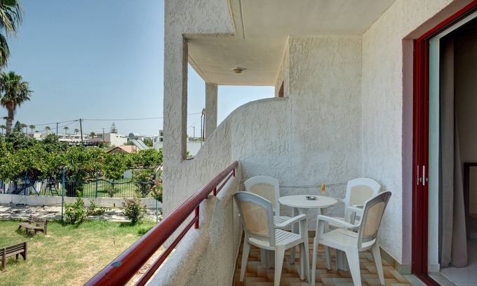 Tingaki Apartment | Apartment 'Golden Sun Two-bedroom Apt 3' with Sea View, Shared Pool and Wi-Fi