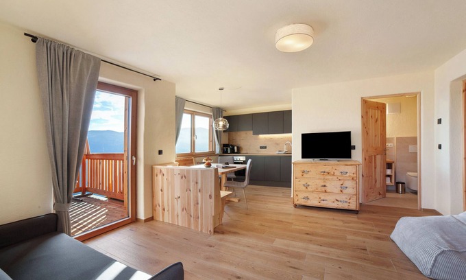 Lagundo Apartment | Apartment 'Grillentol Hauserhof' with Mountain View, Shared Garden and Wi-Fi