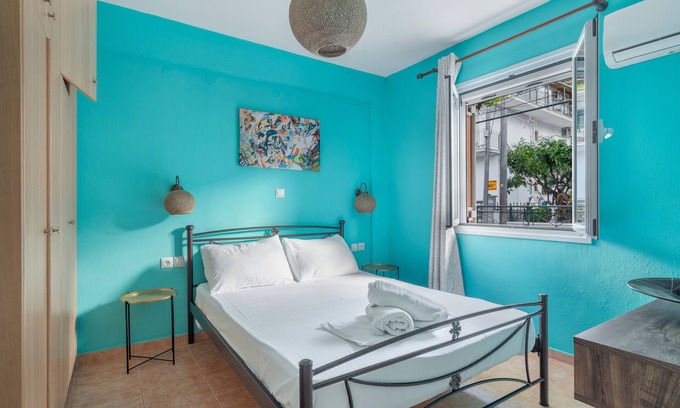 Poros Apartment | Apartment '- Ground Floor' with Shared Garden, Wi-Fi and Air Conditioning