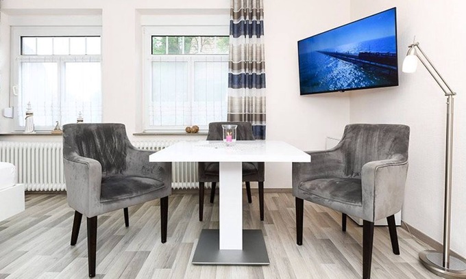 Werdum Apartment | Apartment Ground floor - castle restaurant