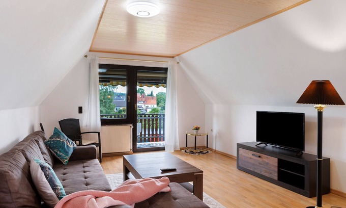 Hessisch Lichtenau Apartment | Apartment 'Gundlach' with Shared Terrace, Shared Garden and Wi-Fi