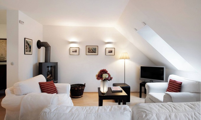 Gingst Apartment | Apartment 'Gut Rattelvitz - Galerie Ost' with Sea View, Private Terrace and Wi-Fi