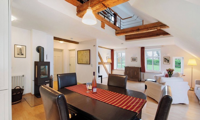 Gingst Apartment | Apartment 'Gut Rattelvitz - Galerie Mitte' with Sea View, Private Terrace and Wi-Fi