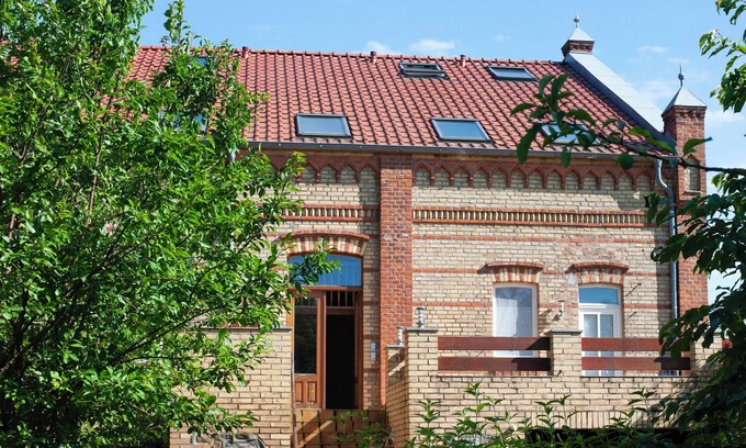 Neukloster Apartment | Apartment 'Gutshaus Am Teich' with Shared Terrace, Shared Garden and Wi-Fi