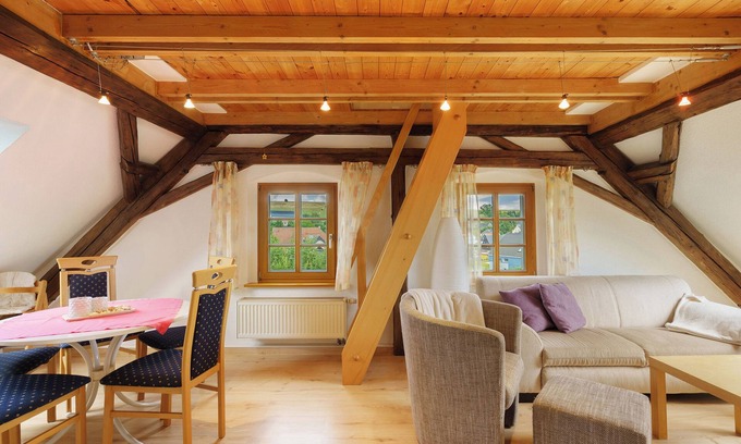 Chemnitz Apartment | Apartment 'Gutshof Lesch - Ferienwohnung 2' with Private Garden and Wi-Fi