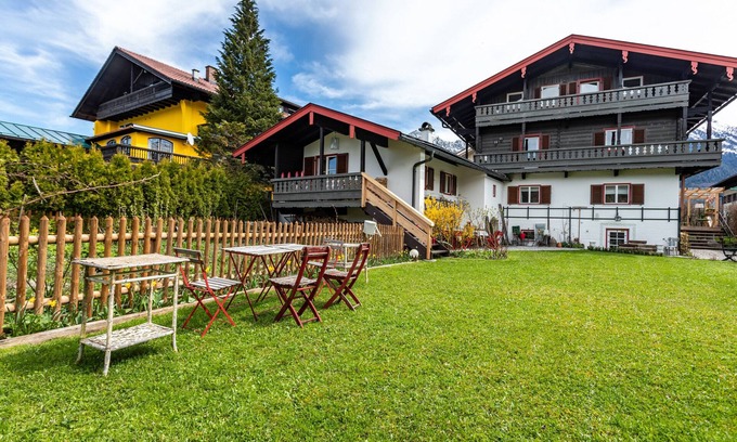 Unterschonau Apartment | Apartment 'Haus Alpenveilchen - Appartement 1' with Mountain View, Private Terrace and Wi-Fi