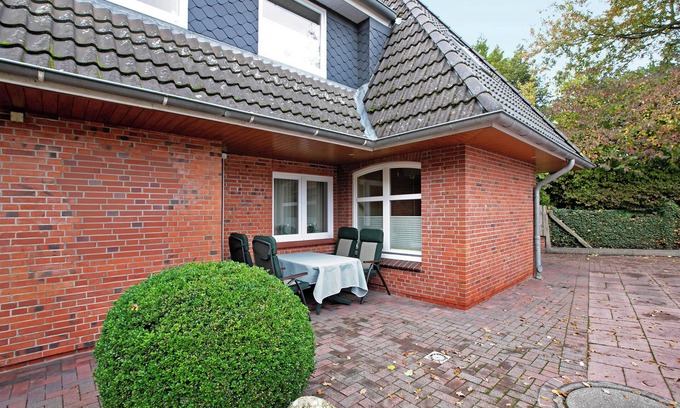 Schwabstedt Apartment | Apartment 'H H Ingwersen' with Shared Garden and Wi-Fi