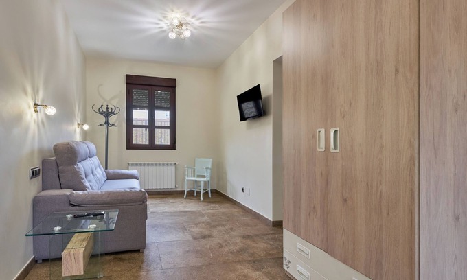 Ferreras de Abajo Bed & Breakfast | Apartment 'Habitacion 1 Adaptada' with Shared Pool, Shared Terrace and Wi-Fi