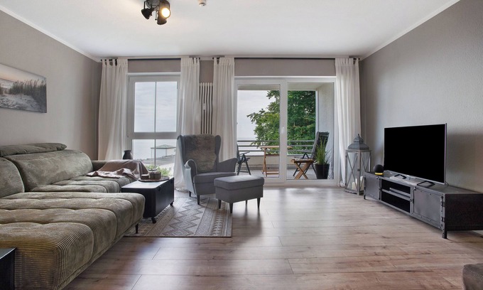 Sassnitz Apartment | Apartment 'Hafenblick' with Sea View, Balcony and Wi-Fi