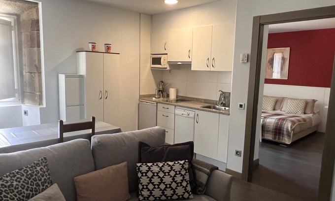Ituren Apartment | Apartment 'Hartza' with Mountain View, Wi-Fi and Air Conditioning