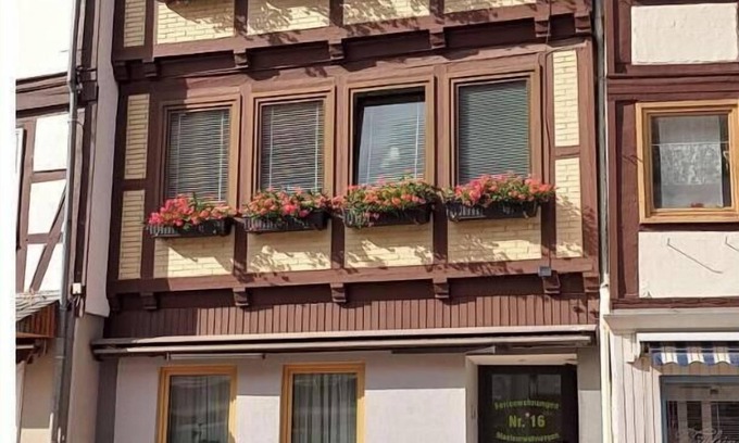 Schoeningen Apartment | Apartment 'Haus Am Markt 2' with Wi-Fi