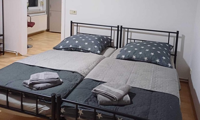 Sallgast Apartment | Apartment 'Haus Am Wald 1 Henriette' with Wi-Fi