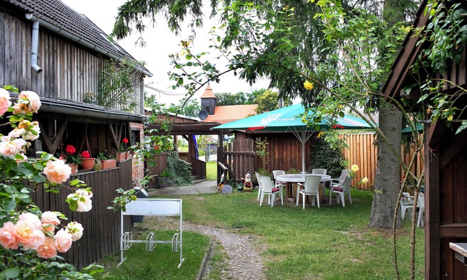 Warnitz Apartment | Apartment 'Haus Meistereck Melzow' with Shared Garden and Wi-Fi