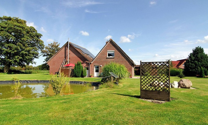 Moorweg Apartment | Apartment 'Haus Tucholski' with Private Terrace, Private Garden and Wi-Fi
