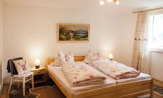 Oberlengenhardt Apartment | Apartment 'Haus Zur Bienenweide' with Shared Terrace, Balcony and Wi-Fi