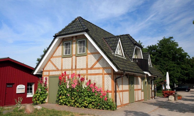 Althagen Apartment | Apartment "Hecht" - Smokehouse Ahrenshoop