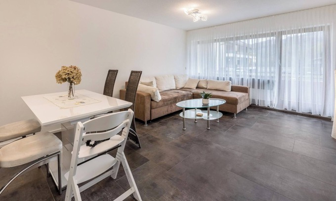 Busingen am Hochrhein Apartment | Apartment 'Heidi's Dihei' with Garden & Wi-Fi