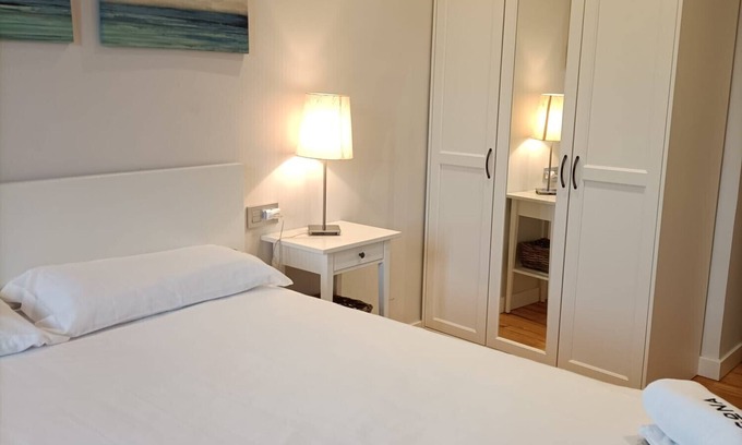 Zarautz Apartment | Apartment Herrikobarra 2 - in the center 500m from the beach by Egona