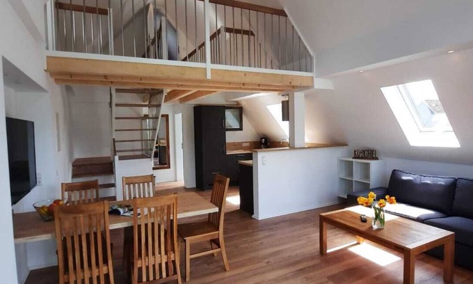 Finnentrop Apartment | Apartment 'Heuboden' with Shared Garden, Balcony and Wi-Fi