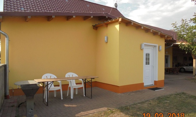 Falkenberg Apartment | Apartment Hildegard modern furnished and close to the recreation area Kiebitz See
