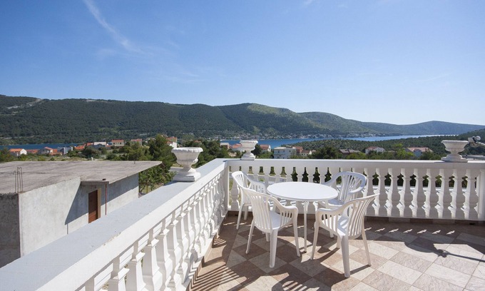 Grebastica Apartment | * Apartment house Dalmatia, terrace, sea view, beach, internet, parking