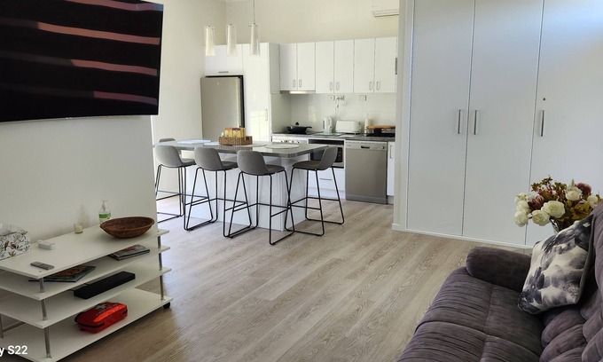 Geilston Bay Apartment | Apartment Hobart Two Bedroom Self Contained in Geilston Bay. Pet friendly.