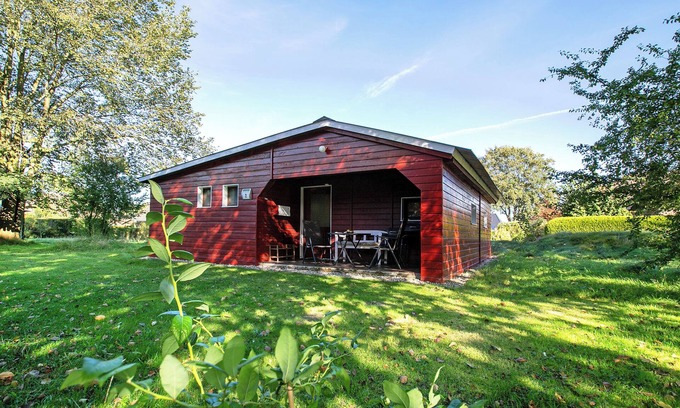 Fedderingen House | Apartment 'Holzhaus Grimm' with Private Terrace and Wi-Fi