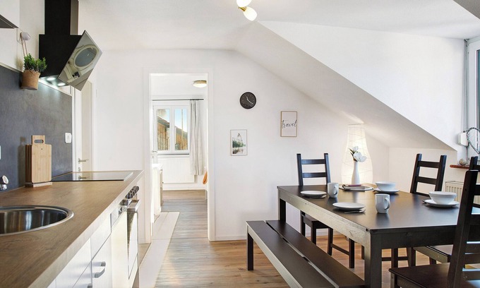 Perach Apartment | Apartment 'Horst' with Balcony and Wi-Fi