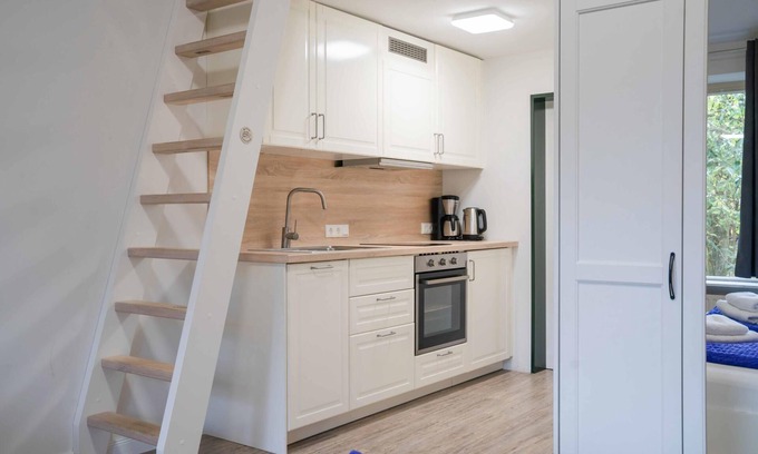 Esgrus Apartment | Apartment house Brunsholm Apartment 7 with attic with garden access