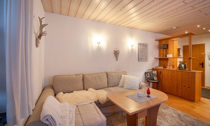Urspring Apartment | Apartment 'In Urspring Am Lechstausee' with Mountain View, Shared Garden and Balcony