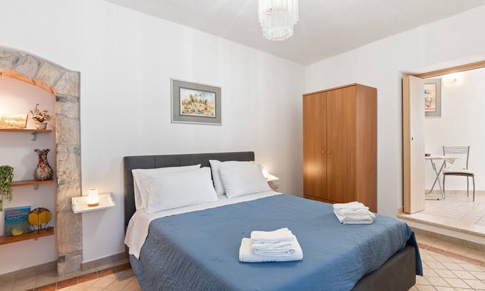 Scano di Montiferro Apartment | Apartment 'Il Fascino Del Borgo Al Primo Piano' with Wi-Fi and Air Conditioning