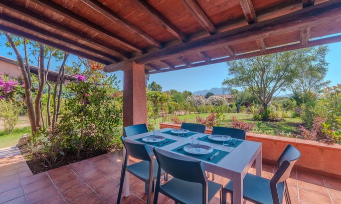 Porto Istana Apartment | Apartment 'I Sugheri' with Private Terrace, Private Garden and Air Conditioning