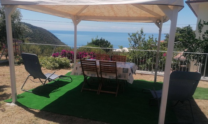 Patresi House | Apartment 'Il Rosmarino' with Sea View, Wi-Fi and Air Conditioning
