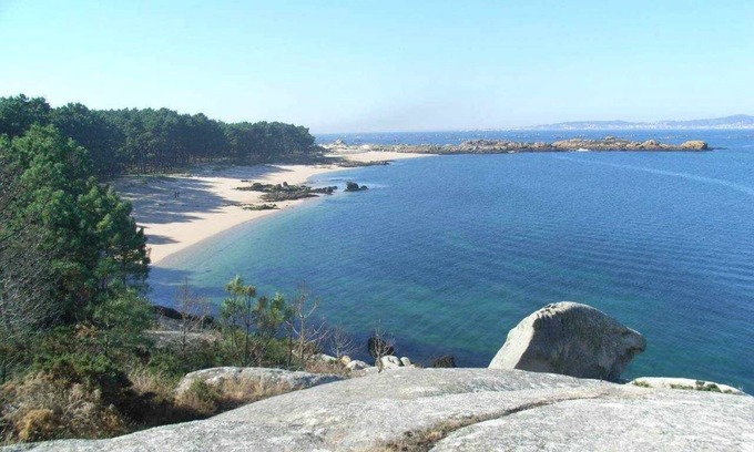 Isla de Arosa Apartment | Apartment Illa with terrace by the sea