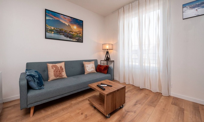Lorient Apartment | Apartment 'Îlots De Merville' with Wi-Fi
