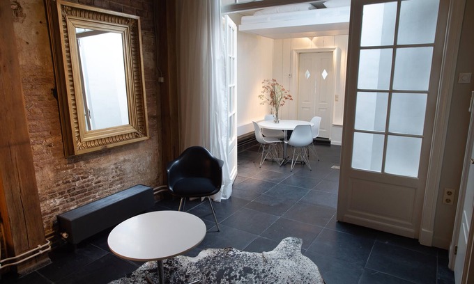 Monnickendam Apartment | Apartment in 17th century Monument near Amsterdam