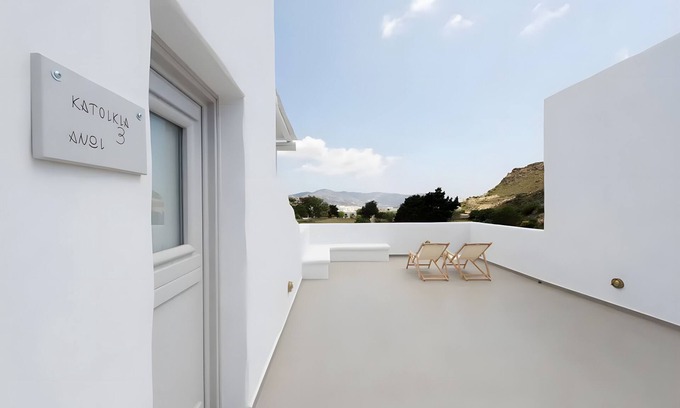 Psathi House | Apartment In A Hotel 'Echinousa Kimolos Maisonette no3' with Sea View, Wi-Fi and Air Conditioning