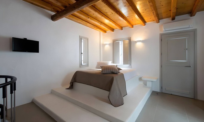 Psathi House | Apartment In A Hotel 'Echinousa Kimolos Maisonette no4' with Sea View, Wi-Fi and Air Conditioning