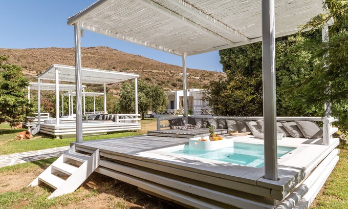 Kato Fellos Apartment | Apartment In A Hotel "Ow Andros Luxury Suites 2" with Mountain View, Private Terrace & Wi-Fi