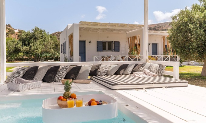 Kato Fellos Apartment | Apartment In A Hotel "Ow Andros Luxury Suites 5" with Mountain View, Private Terrace & Wi-Fi