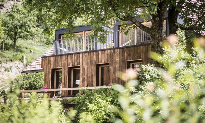 Sand in Taufers House | Apartment In A Hotel 'Mair Zu Hof St. Mauritzien 5' with Mountain View and Shared Garden