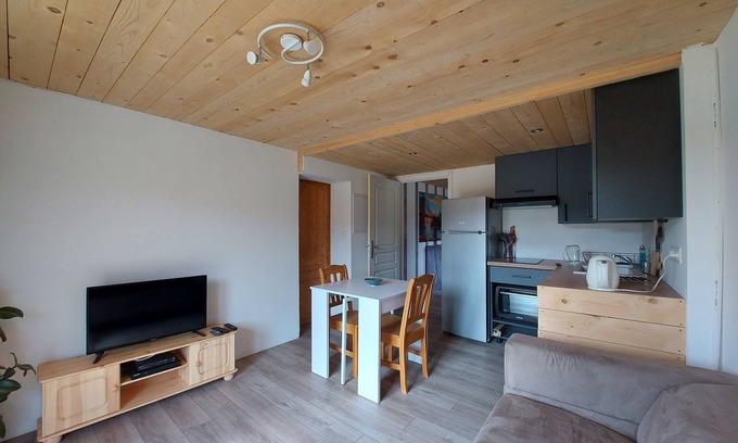 Paroisse des Monts de Bienne Apartment | Apartment in a Jura Chalet