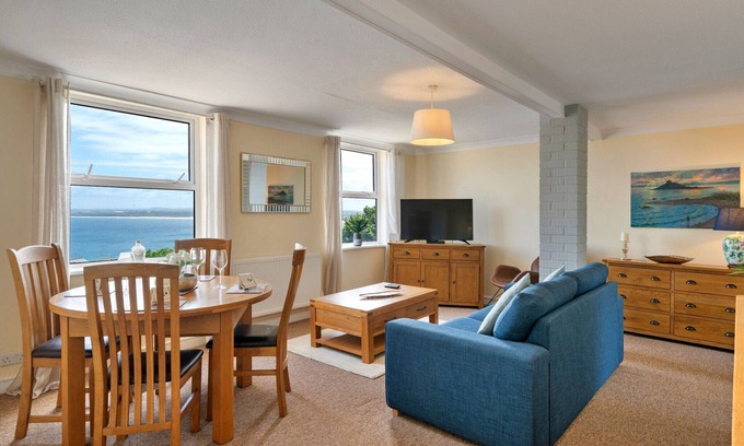 St Ives Apartment | Apartment in Carbis Bay with Stunning Sea Views