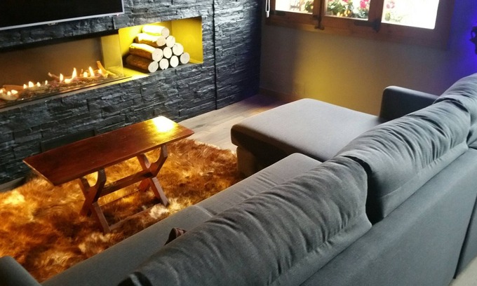 Borreda Condo | Apartment in center Borredà 4 places. Spectacular Rustic Design. Mountain views