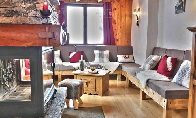 Le Fornet Apartment | Apartment in chalet at the foot of the slopes of Val d'Isère