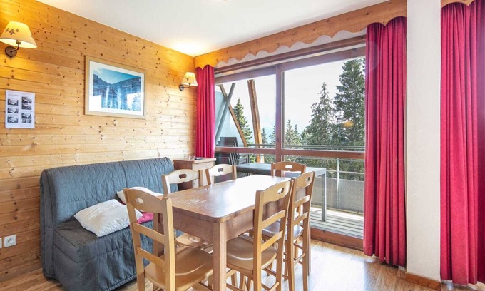 Vaulnaveys-le-Haut Apartment | Apartment in Chamrousse with Mountain Views