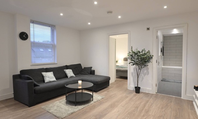 Wallington Apartment | Apartment in Croydon - 1 Min walk to Train