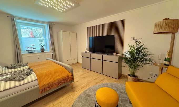 Bitterfeld Apartment | Apartment in the Beachhouse on Lake Goitzsche/2 min. to the beach, barbecue area in the garden