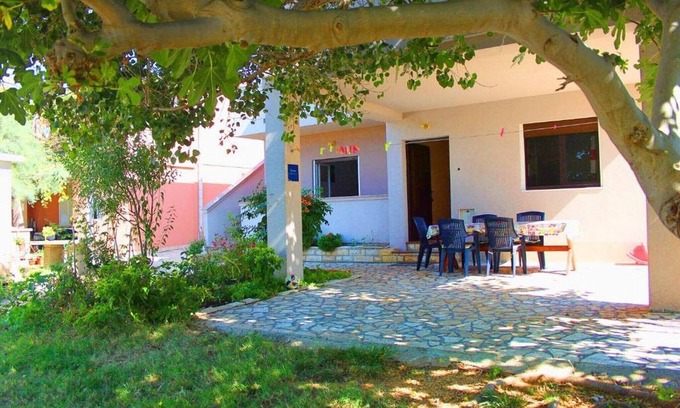 Dinjiska Apartment | Apartment in Dinjiška by the Beach